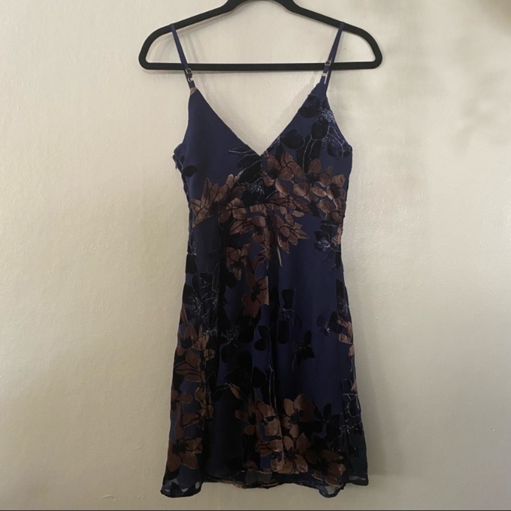 NWT Lulus Afterparty velvet floral mini dress size xs - Picture 3 of 8